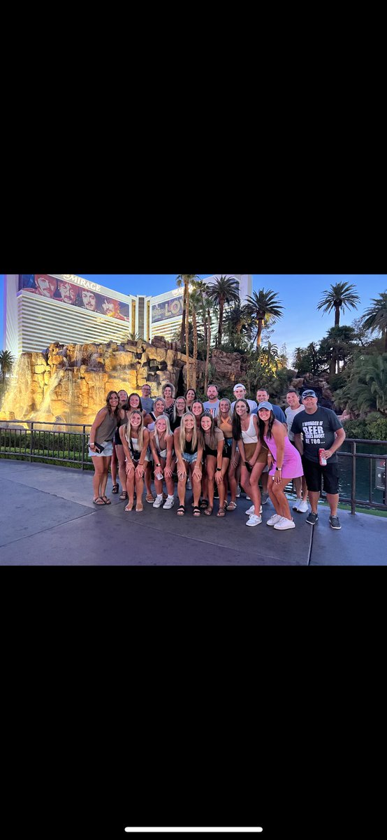 MPottbaum's tweet photo. @SWARM_BBALL takes on Vegas☀️ https://t.co/SgbUSuB4wC