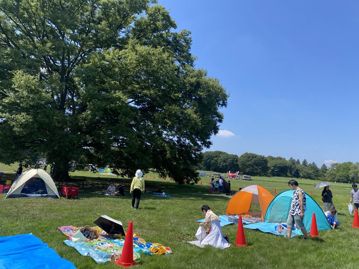 tachikawahanabi's tweet photo. 会場ではテントで場所取りをする方も増えてきました。簡易的なものは大丈夫ですが、ペグで固定するような大きなテントの使用はご遠慮ください🏕️ https://t.co/LL9KVQa8PT
