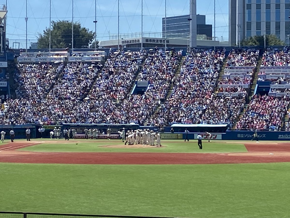 24_shako's tweet photo. 今年は友人が監督になったので、母校の応援。無事に甲子園行けました！ https://t.co/zgSAvQRFeA