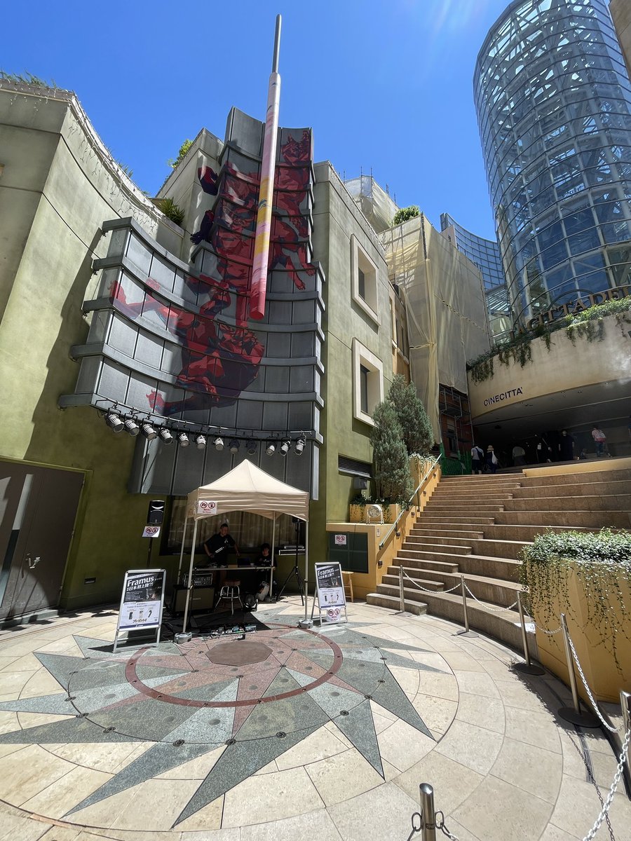 T6Cdvr's tweet image. ものすごい暑さ
#TOMOZO
#ロックイン川崎
#Framus