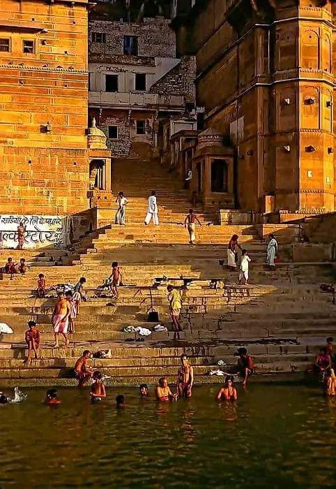 enggmanoj1979's tweet photo. #दो_किनारे बीच बहती धारा के संग  ..
तमाम खुशियां बस्ती धारा के संग 
अलौकिक अप्रतिम रचना प्रभु की
जिंदगी बढ़ती चलती धरा के संग ..!!

#बज्म #मेरे_शब्द #शायरांश #कलमांजली
#शायरी_अल्फाज #सुप्रभात https://t.co/FQ9sGJEds6