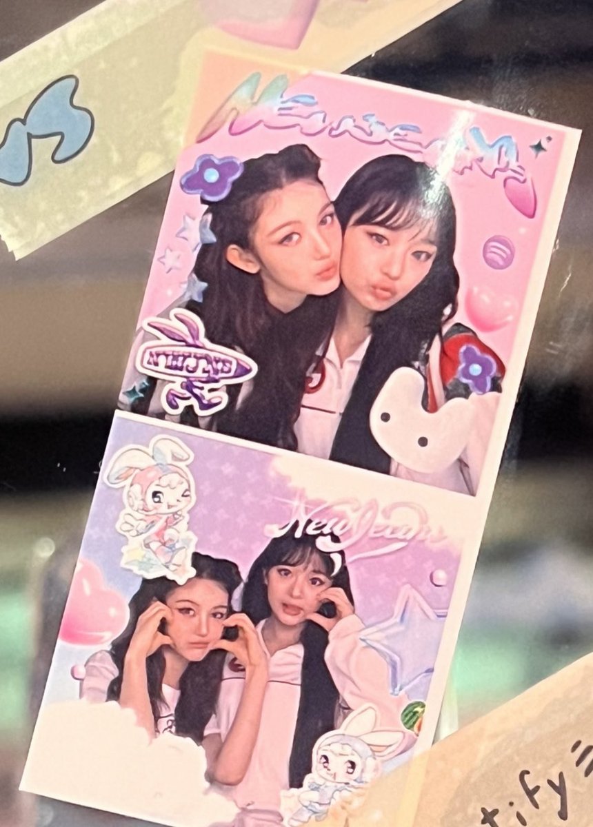 hannihourly's tweet photo. niniz photobooth pics 🐶🐰 https://t.co/BzL6yB2JSC