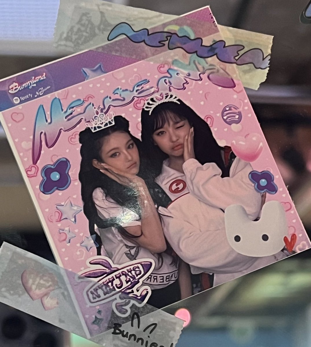 hannihourly's tweet photo. niniz photobooth pics 🐶🐰 https://t.co/BzL6yB2JSC