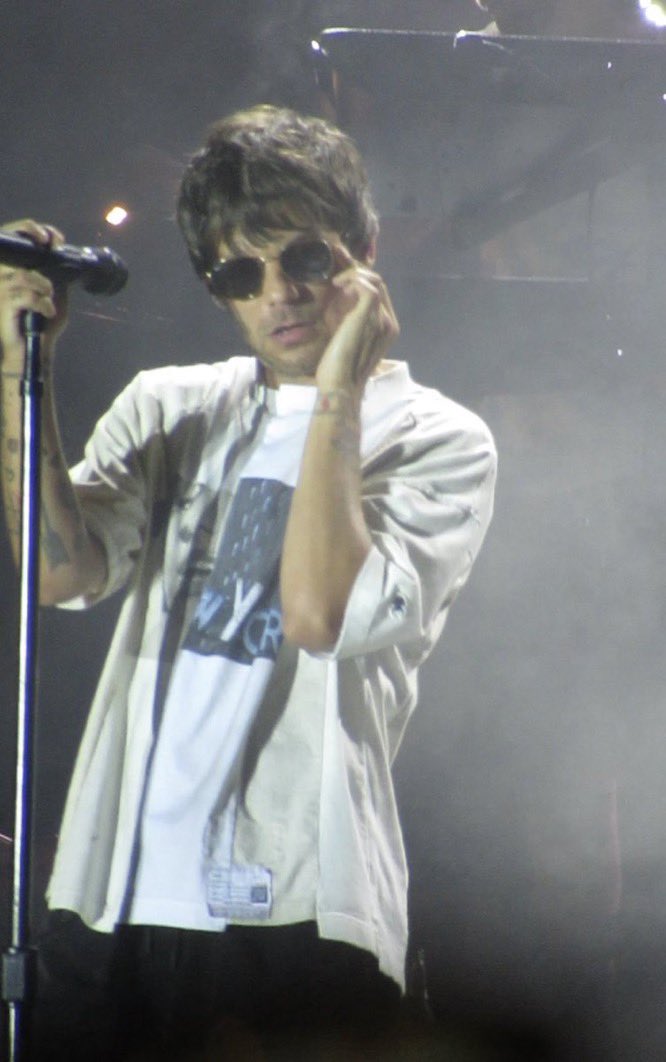 HLDTour's tweet photo. Louis on stage!
#FaithInTheFutureAsburyPark 
7.28.23

📸: boarrycore https://t.co/igKS1UBwaU