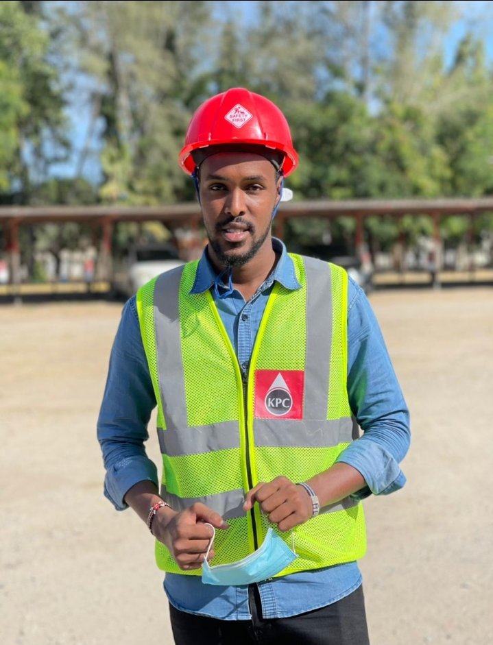 Alinoor009's tweet photo. is a step towards progress. Together, we can shape a better tomorrow for our community.

#GraduationAnniversary #RenewableEnergy #ClimateChange 
#Environment
#SustainableFuture #DreamBig #Thankful #InshaAllah https://t.co/I9VF1vhwZ1
