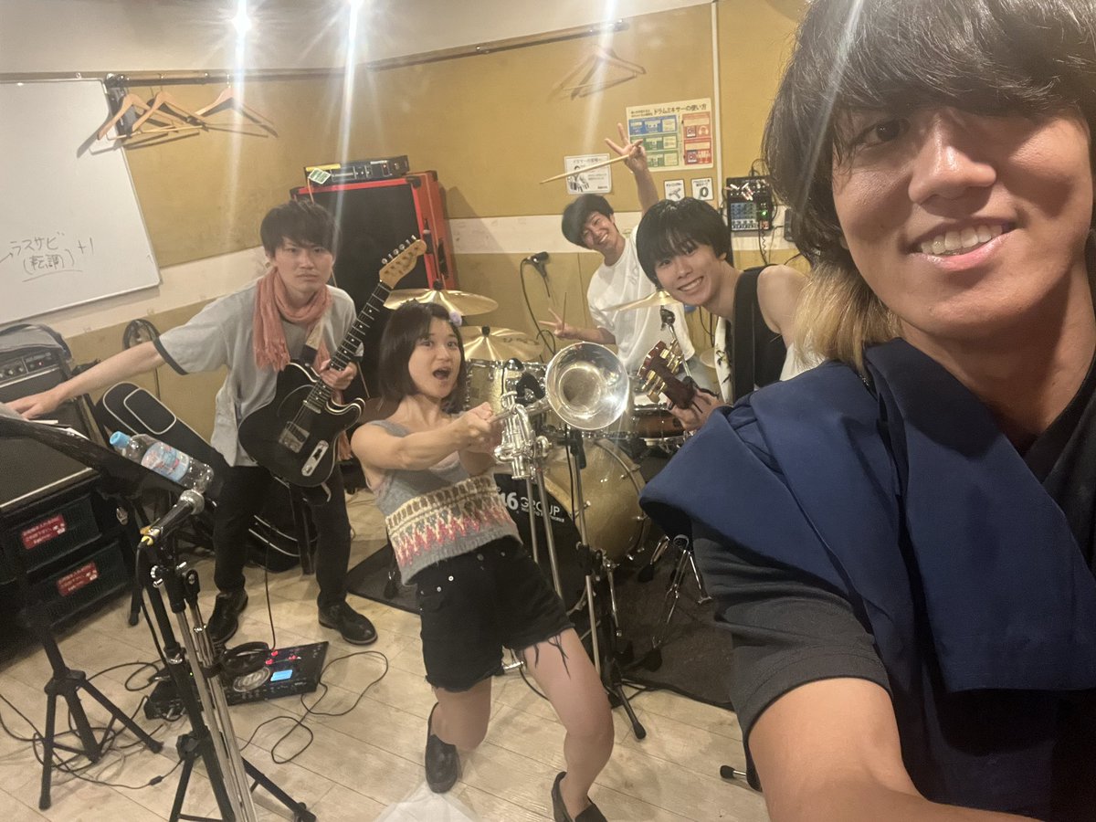 J_Play_com's tweet photo. 初スタジオ練
8/20に十三で
このメンバーでライブします！！
みんな来て欲しい。

#ガチ文化祭2023 
でもバンド演奏します！！ https://t.co/5xYGVcW6gf