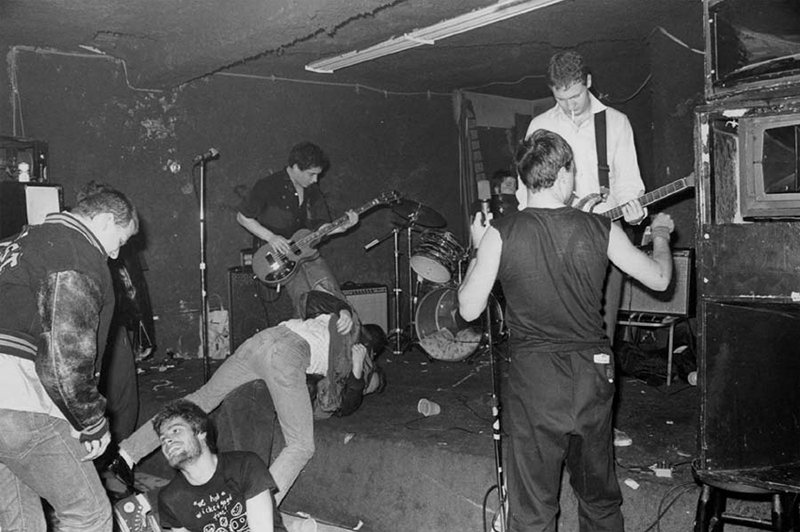 42 years ago 
Hüsker Dü at the 7th Street Entry, First Avenue, North Minneapolis, July 1981.

Photo by Greg Helgeson.

#punk #punks #punkrock #huskerdu #hüskerdü #history #punkrockhistory