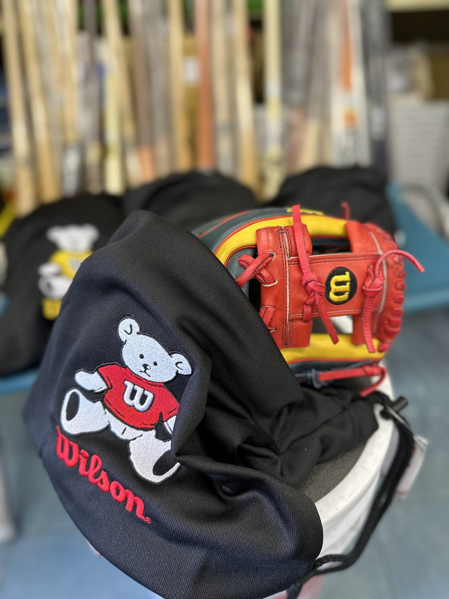 TKishihara's tweet photo. ウィルソン ベアー #wilson #ウィルソン #wilsonbear #ウィルソンベア #グラブ袋 #グローブ袋 #グラブバッグ #glov... https://t.co/NaG4QuH8NG @YouTubeより https://t.co/kkm1CtMRbU