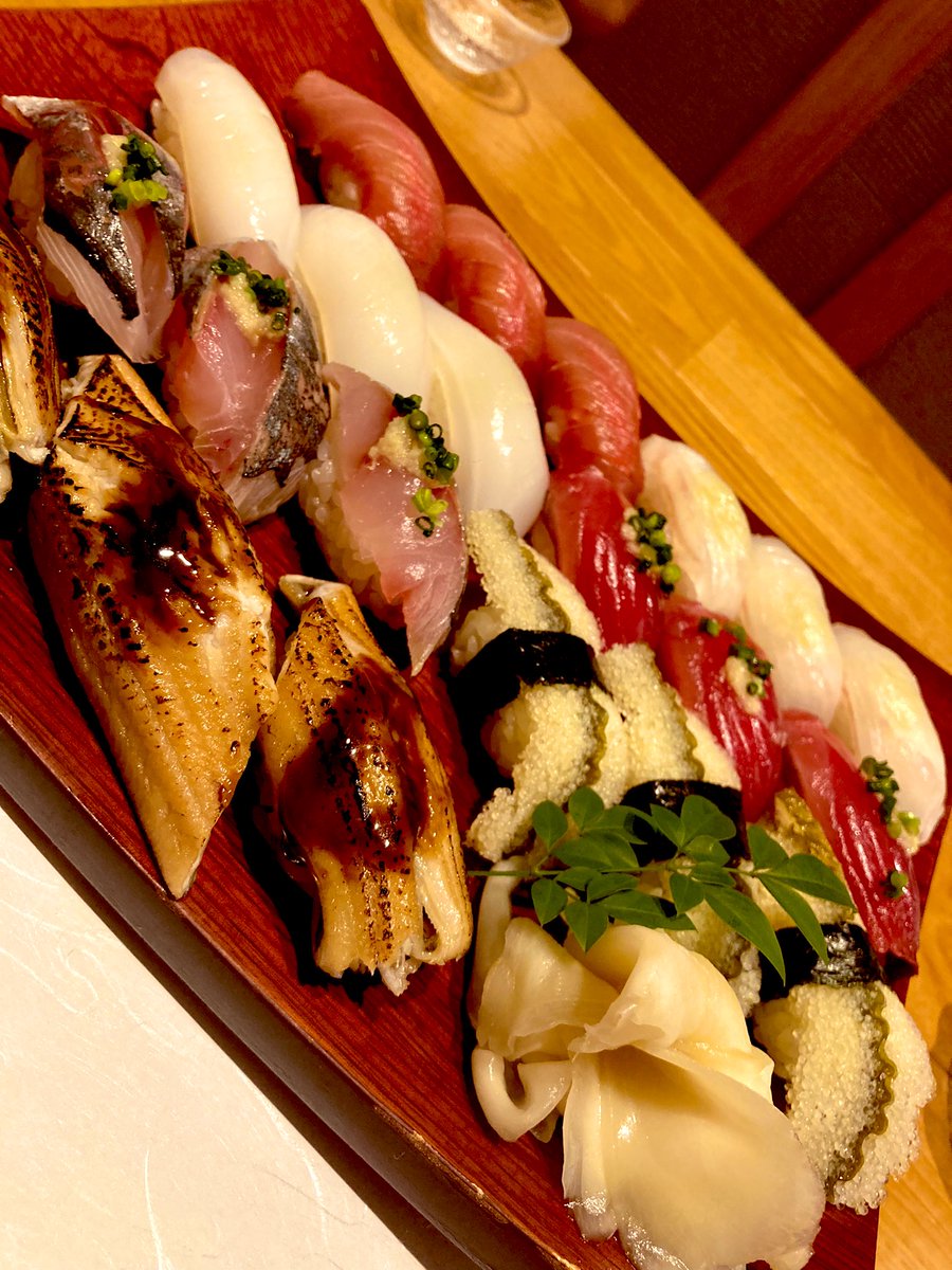 snic3241's tweet photo. #田舎暮らし 。経営者にお寿司に連れてってもらいました。お寿司以上ににぎりの前に出る一品料理が好きです。やっぱり漁港近くの寿司は美味しいですね😋 https://t.co/SVDaNR66zn