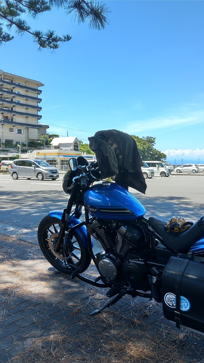 Hideki_BOLT's tweet photo. 今日もブラブラと西伊豆散歩😁
水冷シャツと魔法の水で割りと快適🤣🤣 https://t.co/X1vsBbLZ0i