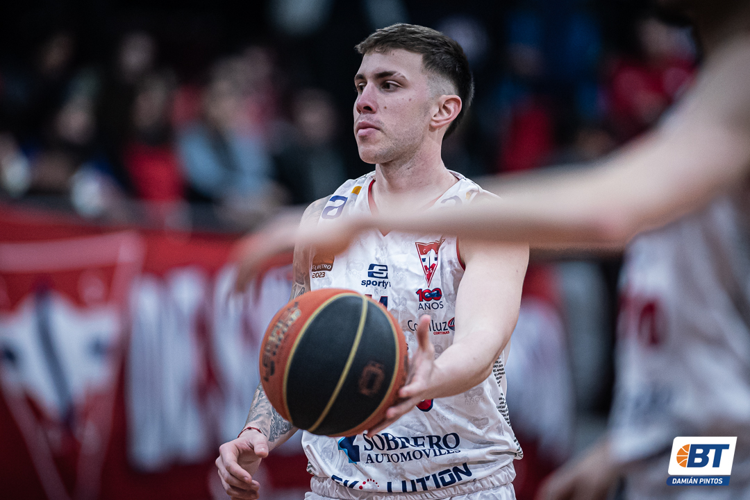 #MetroxBT | SILVANDO BIEN ALTO

Brian Silva fue decisivo en el cierre para Sayago, que se quedó con la victoria en casa ante Olivol Mundial por 88-72 y está a un pasito de la Liguilla.

📝 Nacho Díaz

📷 <a href="/DamiPintos22/">Pelita ▕⃝⃤⁩⁩</a> 

👉 bit.ly/3rSHf8w