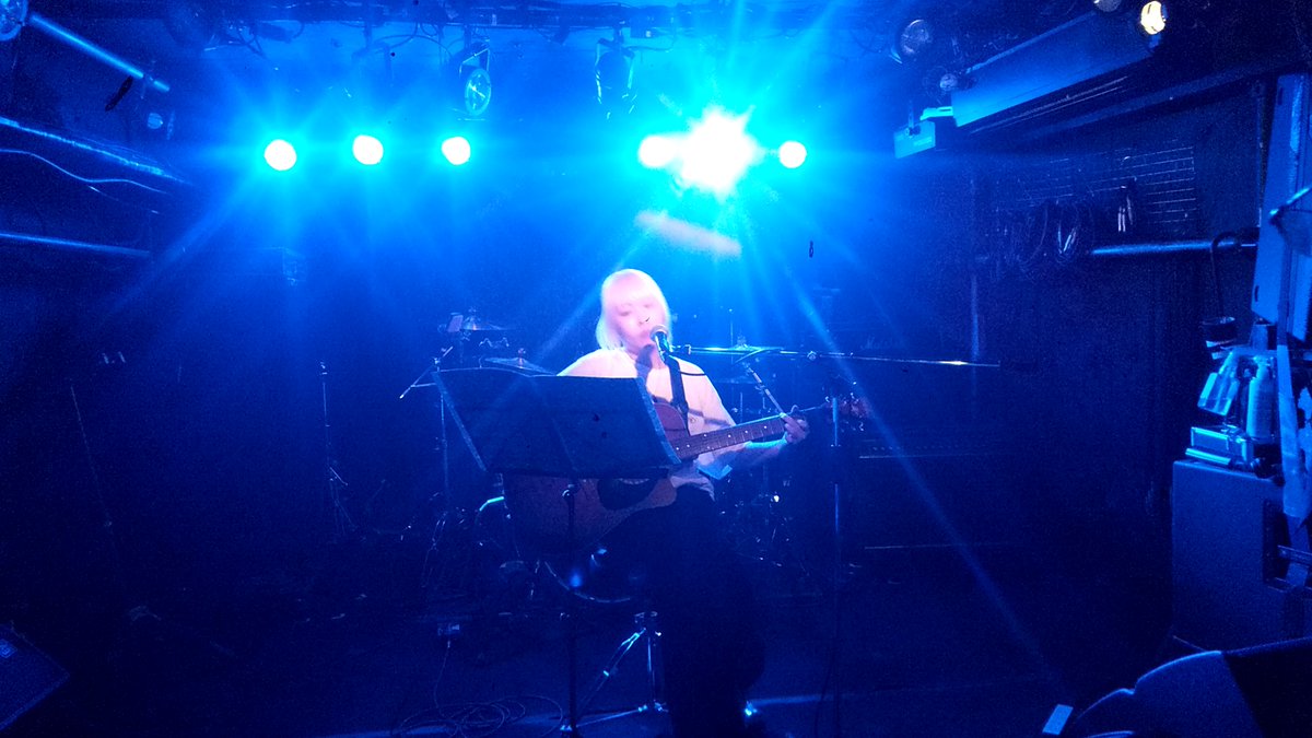 とおのねむり

7年越しに憧れたアーティストさん。つるさんの出演が叶い企画者として感無量でした。

そしてこの日のMVP級だったと思います。

歌の聡明さと美しさ、さらにリスナーを堅実で魅了する姿に私として大事な物を再確認しました。