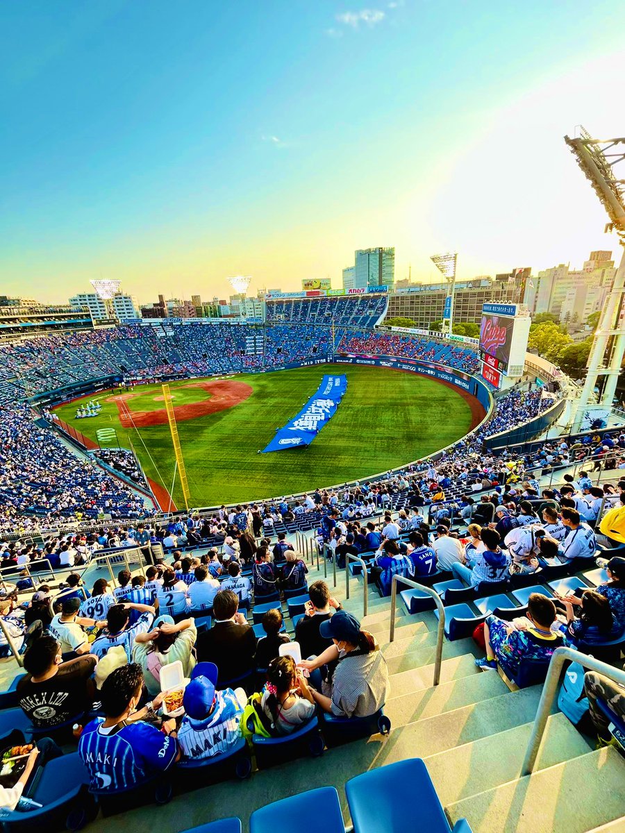 現地　テレビ　年齢　性別　地方関係なく皆んなで盛り上がりたい‼️
we are BayStars⭐️✨
よろしくお願いします😊
#Twitter上にいるベイスターズファン全員と繋がるのが密かな夢だったりするのでとりあえずこれを見たベイスターズファンはRTもしくはフォローしていただけると全力でフォローしに行きます