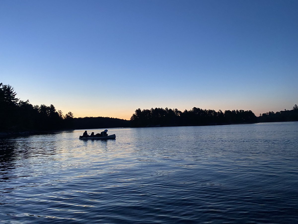 VoyageursCLV's tweet photo. Pagayer au levee du soleil! Waking up at 4 am and padding into the sunrise! https://t.co/cHAXtp80HI