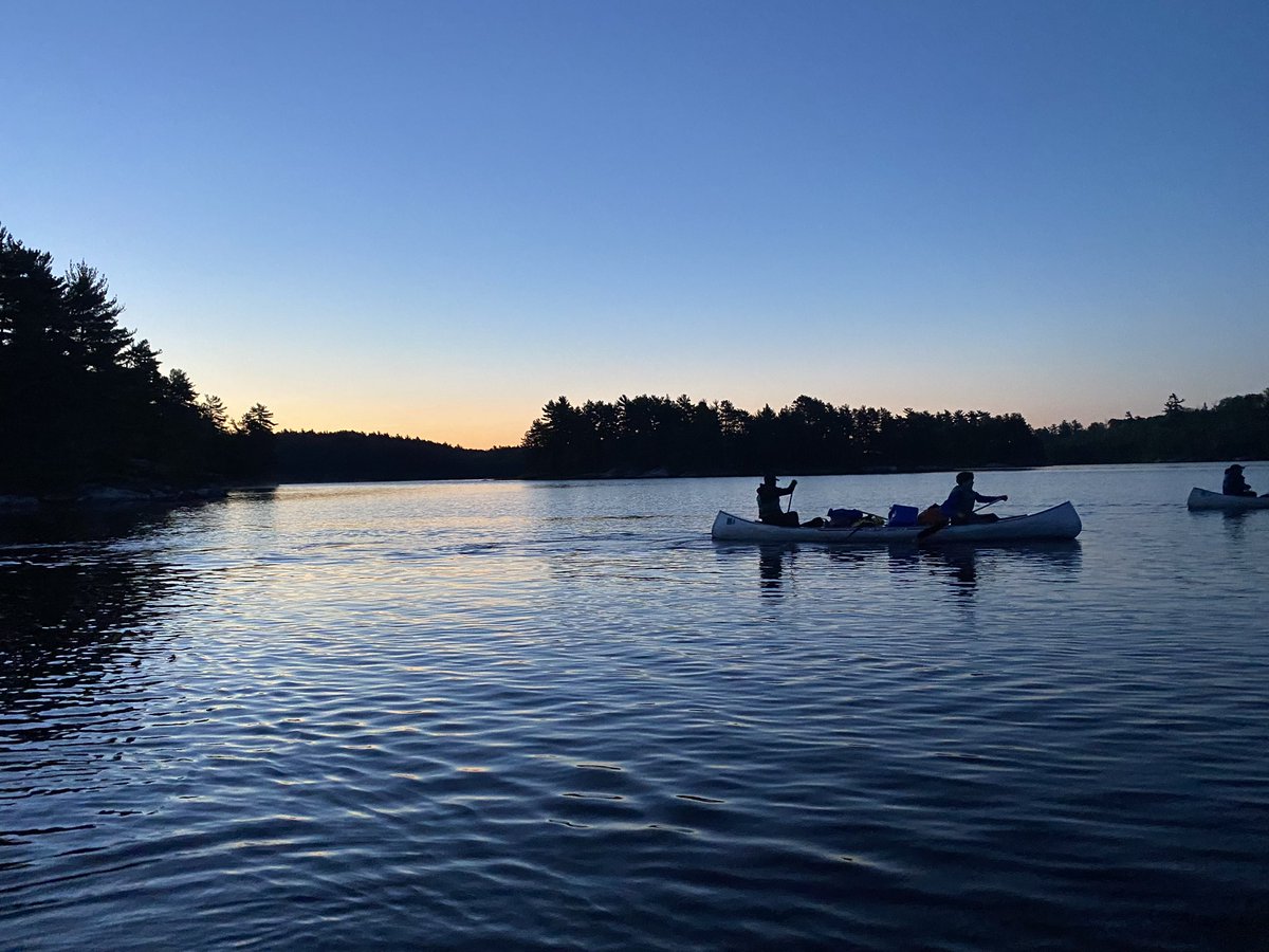 VoyageursCLV's tweet photo. Pagayer au levee du soleil! Waking up at 4 am and padding into the sunrise! https://t.co/cHAXtp80HI