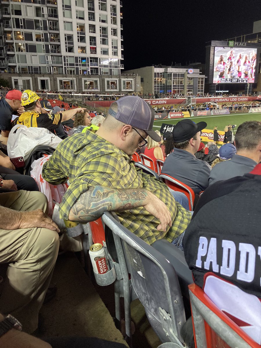 4sharpcornerz's tweet image. I know the #Redblacks were brutal tonight, but this guy in front of me was asleep in the 3rd quarter.
Come on man, it’s the CFL, anything can happen!
