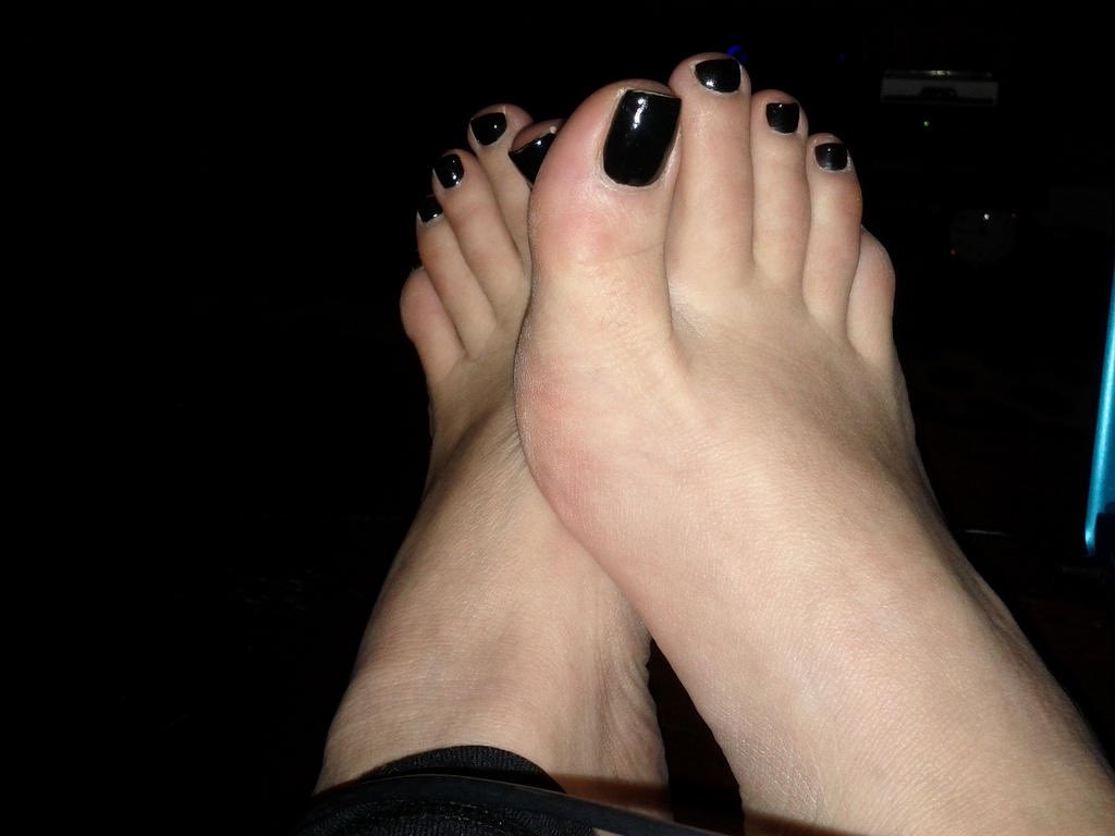 Prttyktty420's tweet photo. I need a new little foot slxt. My old one is boring me 🥱🥱
#findom #feetfetish #footfetish #footslave https://t.co/42krUnGGc9