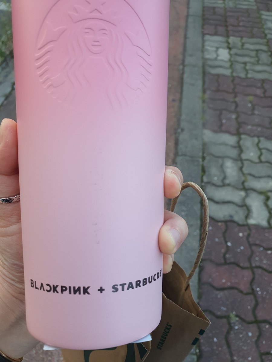 Riynne's tweet photo. 누가보면 극성팬인줄 알겠네... 이뻐서 샀고 맛있어서 먹는거야 사실 멤버 몇분인지도 모름 https://t.co/GcFdo4sutr