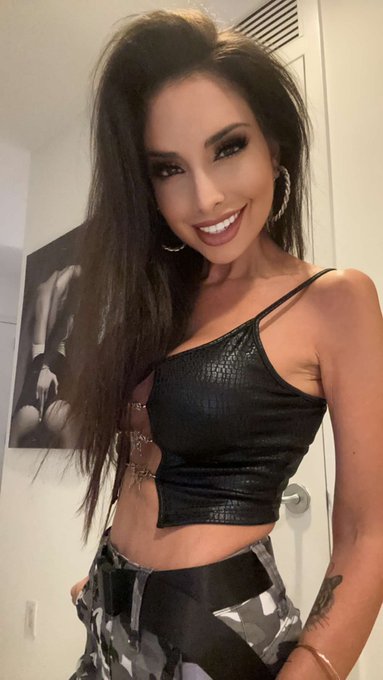 Eat me https://t.co/aDlxNi22KA