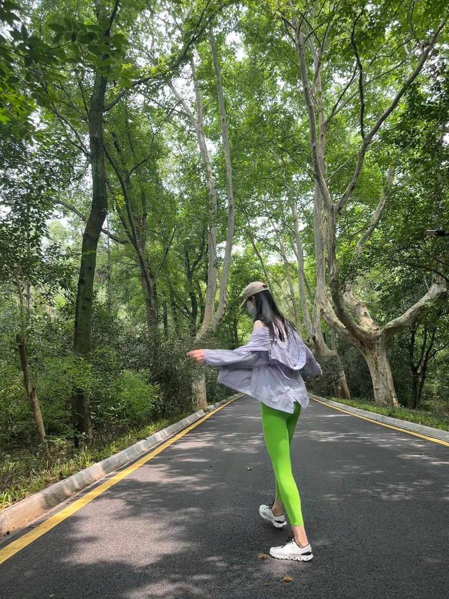 daversifier's tweet image. Whether you are chasing the magnificence of the mountains or wandering through the serenity of the forests, pick up your backpack and take on a new challenge, and let the hiking trail accompany you into the unknown. 🌄🥾🌿#Adventure #Nature #Health #Hiking #Hiking