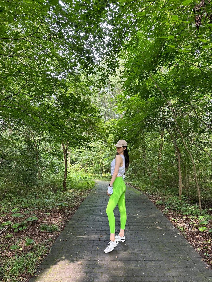 daversifier's tweet image. Whether you are chasing the magnificence of the mountains or wandering through the serenity of the forests, pick up your backpack and take on a new challenge, and let the hiking trail accompany you into the unknown. 🌄🥾🌿#Adventure #Nature #Health #Hiking #Hiking