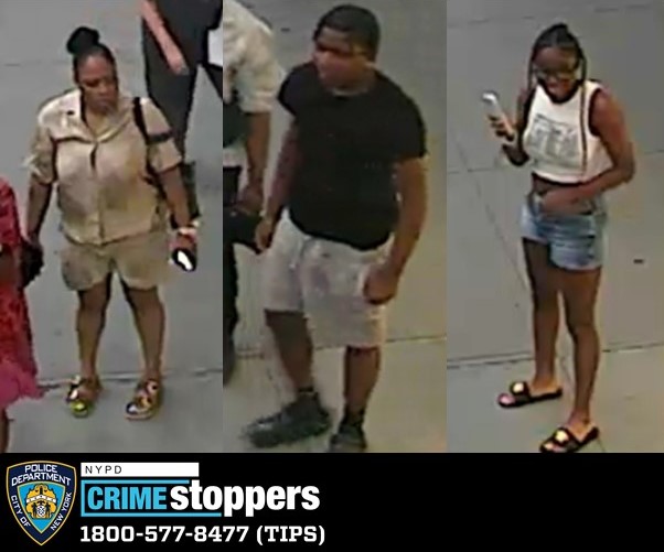 NYPDTips's tweet photo. WANTED ASSAULT: On 7/19/23 @ 8:00 PM @NYPDMTS a 60-yr-old cab driver was approached by unk individuals who broke the vehicle’s side view mirror &amp; assaulted him. Any info call us at 800-577-TIPS or anonymously post a tip on our website https://t.co/TRPPY5zHV2 Reward up to $3,500 https://t.co/kBgvlcI9ne