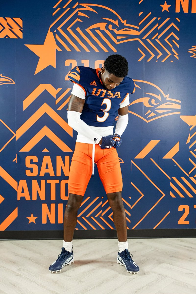 Deuce1m's tweet photo. Great camp and visit today at UTSA π§‘π @CoachJessLoep @CoachBSherrod @samspiegs @KenAnioJr @MarcusD91291562 @UHScubathletics @JeritRoser @JaceLejeune @247Hudson @Rivals https://t.co/ALmoc59fx7