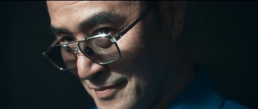 Gorgeousbabe113's tweet photo. Ughh this man! That smirk on his face means he already had contingency plans in store if this incident were to ever happen. I wondered why this episode was so fast-paced and realized this was only a 12-episode series, (+) #NumbersEp11 https://t.co/4Ht0t0tn77