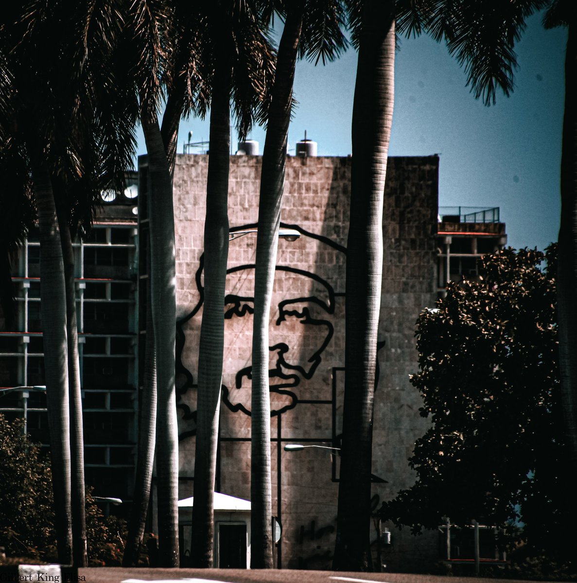 GilbertKElisa's tweet photo. Daylight Fading
(La Habana, Republic of Cuba)
#GilbertKingElisa #Cuba #fidel #havana #traveling #photography #streetphotography #lahabana #fidelcastro #morning #travel #travelphotography #history #photography #urbanphotography #cubalinda #commandante #historicplaces #murals #signs #exploring #history #construction #architecture #revolucion #streetphotographer #nyc #cheguevara #travelphotographer #Elche