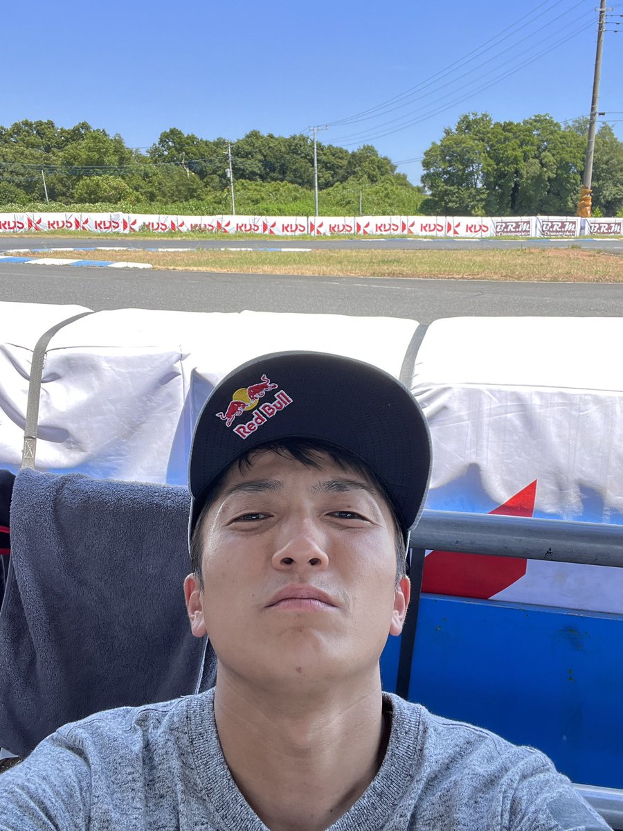 カート日和

じゃないっ！！
暑すぎっ！！！！

仕事的なゲスト的な参加かと思ったら、普通に参加費払ってカート耐久レース出場🥵
溶ける🫠