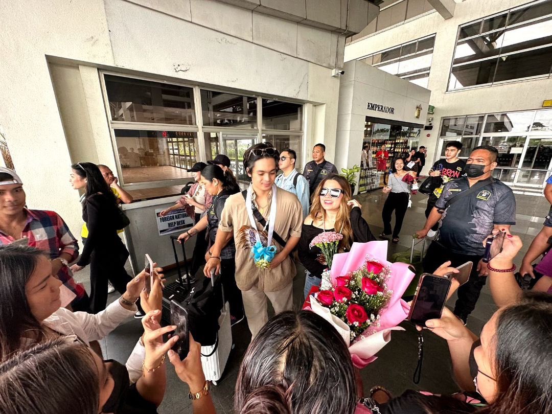 ericjohnsalut's tweet photo. Andito na ang KDLEX! @alexailacad @kdestrada_ 🧩💚✨ para makisaya sa Vista Mall Iloilo mamaya! Kita-kits mga Kapamilya at Kapatid!

#PiraPirasongParaiso
#DreamscapePH
#JRBCreativeProd https://t.co/DiQ8jw76It