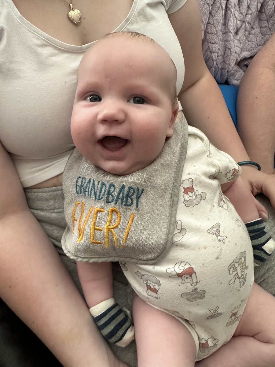 bridgetttboo's tweet photo. baby update because the days keep zoomin and i can’t believe my little chonk is almost 3 months old already 😭🫶🏻🧸 https://t.co/2MmIGUlNtX