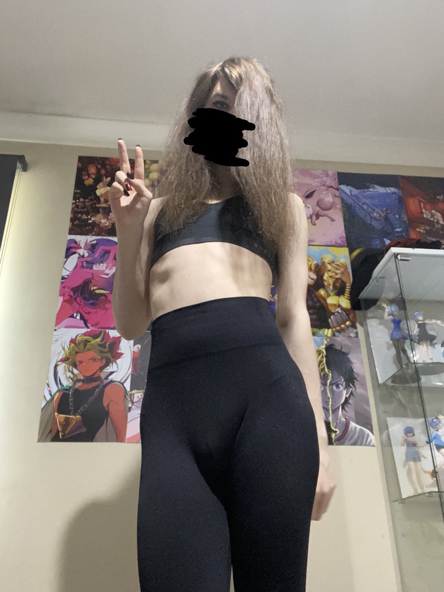 HozoMiyaki's tweet photo. its time for a femboy workout stream come say hi here https://t.co/SwPbkHE678 <3 #Femboy #femboyfridays #cuteboy #bisexual #workout #FitnessMotivation #fitness #femboyfitness #WorkoutWeekend https://t.co/Qsds4jz0iu