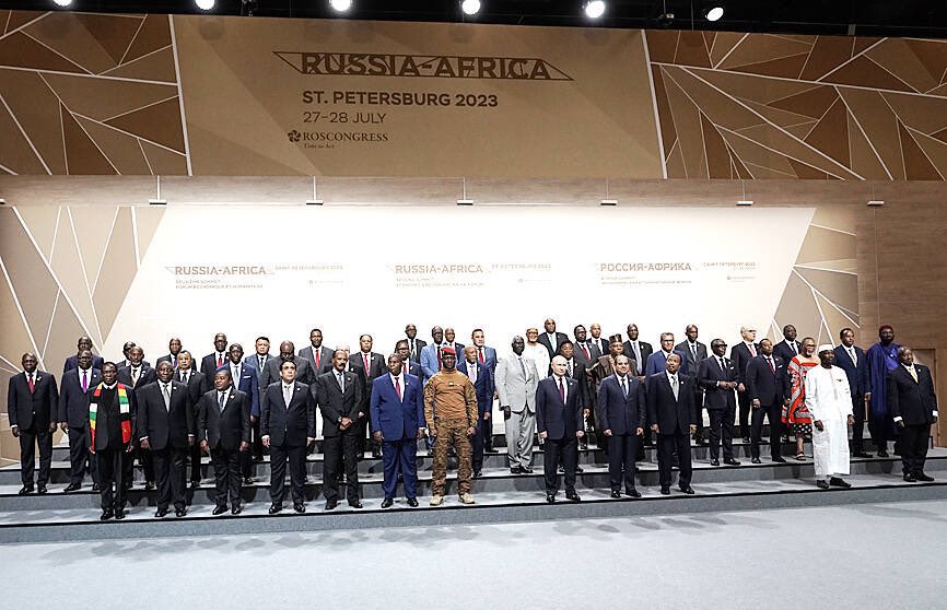 Kanthan2030's tweet photo. How neo-colonialism works: Example from a speech at the Russia-Africa Summit in St. Petersburg:

🔹$25 billion — How much money earned by countries that GROW coffee beans. These will be primarily African and Latin American nations.

🔹$35 billion — Starbucks revenue! 

🔹$400+ billion — How much other countries earn from the coffee business!