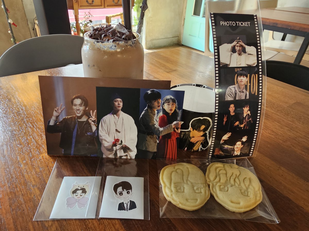 _LunarSpace_'s tweet photo. 나두 상반기결산 카페 꺄아😆
나두 "윤승우 귀여워 세트" 시켰음ㅋㅋ
상반기동안 너무너무 수고했어요🫶 하반기도 잘부탁해요!
#Memory_of_SW
#승우의_모든_날을_응원해 https://t.co/0DQHE58AbE