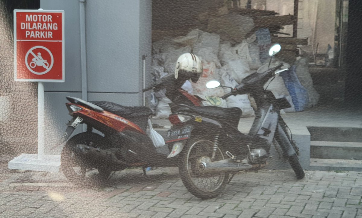 faradisu's tweet photo. Pendidikan moral dan akhlak dimulai dari lingkup kecil seperri diri atau rumah.. Mulailah dari hal yg kecil, sederhana, termasuk bagaimana tidak menyusahkan  orang lain. Saat ini hal tersebut menjadi barang yg langka dan mahal #prihatin #hargaidiridanoranglain https://t.co/bxpQnmfA7r