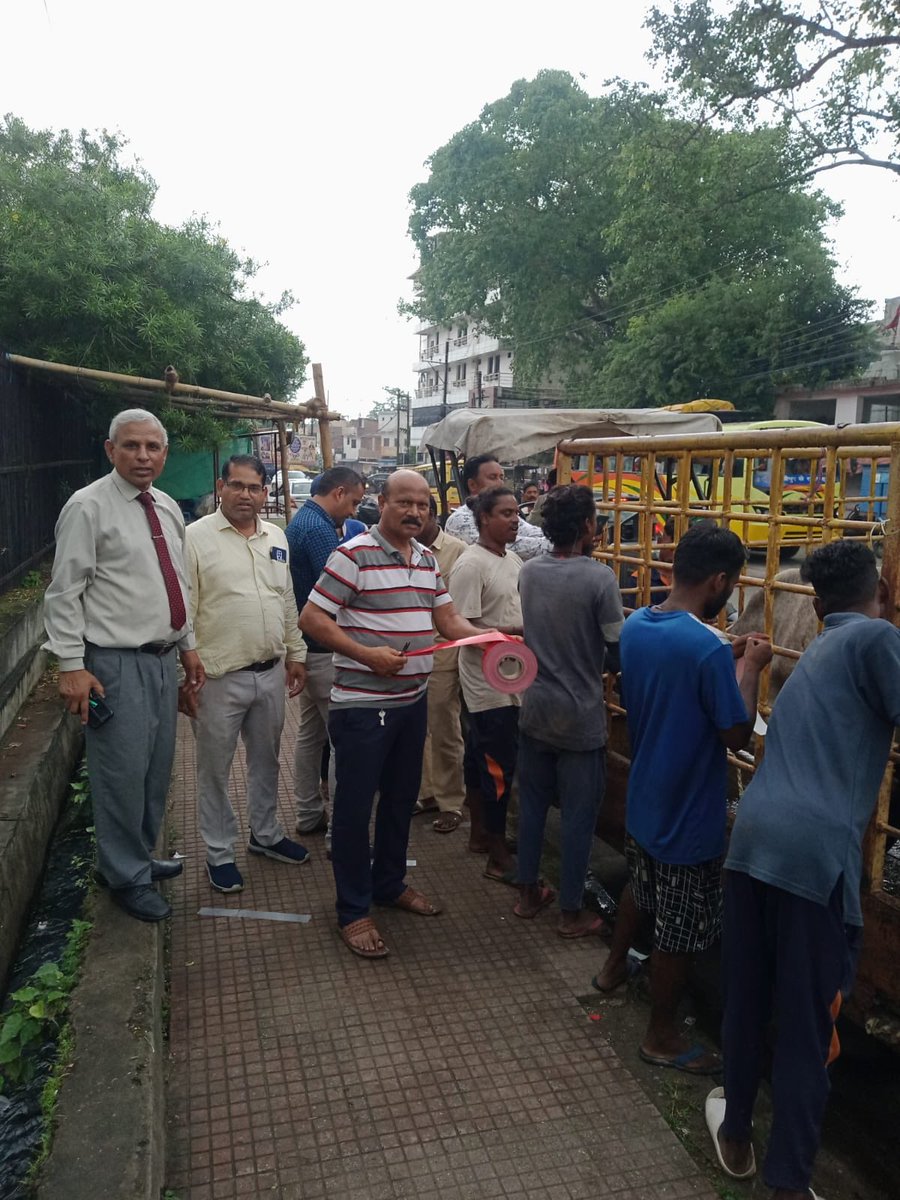 IASTripathiCG's tweet photo. #StrayCattle #Relocation #WarFootingMode #Continues #JointAction #ULB #AnimalWelfare #Tagging #ReflectiveBands @RaigarhDist @ChhattisgarhCMO @RChoubeyCG @amitabhjn @KPSingh_IAS https://t.co/gkoDMpLKvU