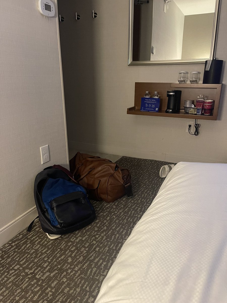 abjeezy's tweet photo. Stranded in Allentown PA for the night ..
@Delta  make this right . So many ppl  can’t get home or where they need to be . https://t.co/7AebKF0AP5