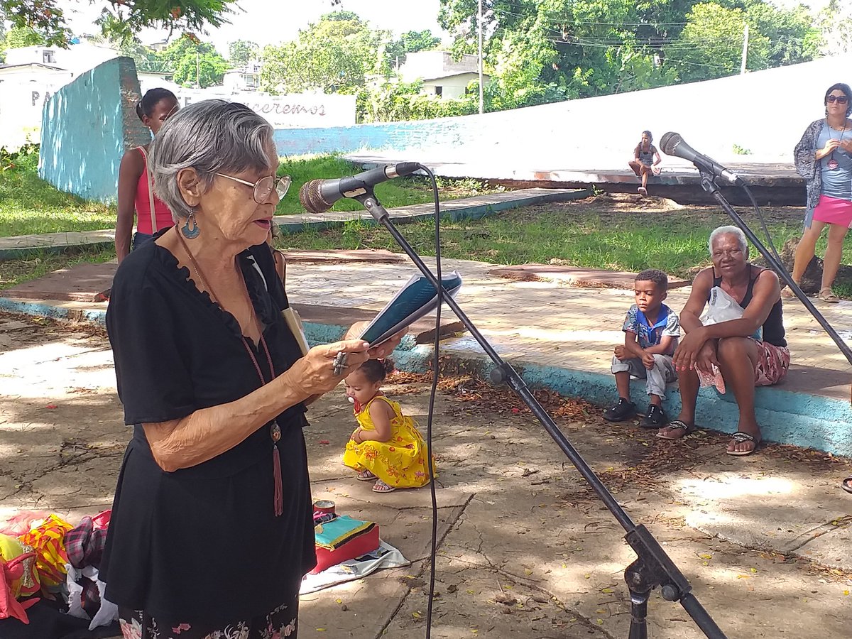 CPLibroVC's tweet photo. Seguimos la aventura del Caballero Andante. Hoy en el parque de América Latina con las escritoras Maylén Domínguez y Caridad González y  Alánimo con el espectáculo Paco y Tato, títeres de trapo. 
@guamovcl
@50Trabajadores @DPCulturaVC @TLcubanacan @Granma_Digital 
@CubaCNCC https://t.co/xl6qznLPn9