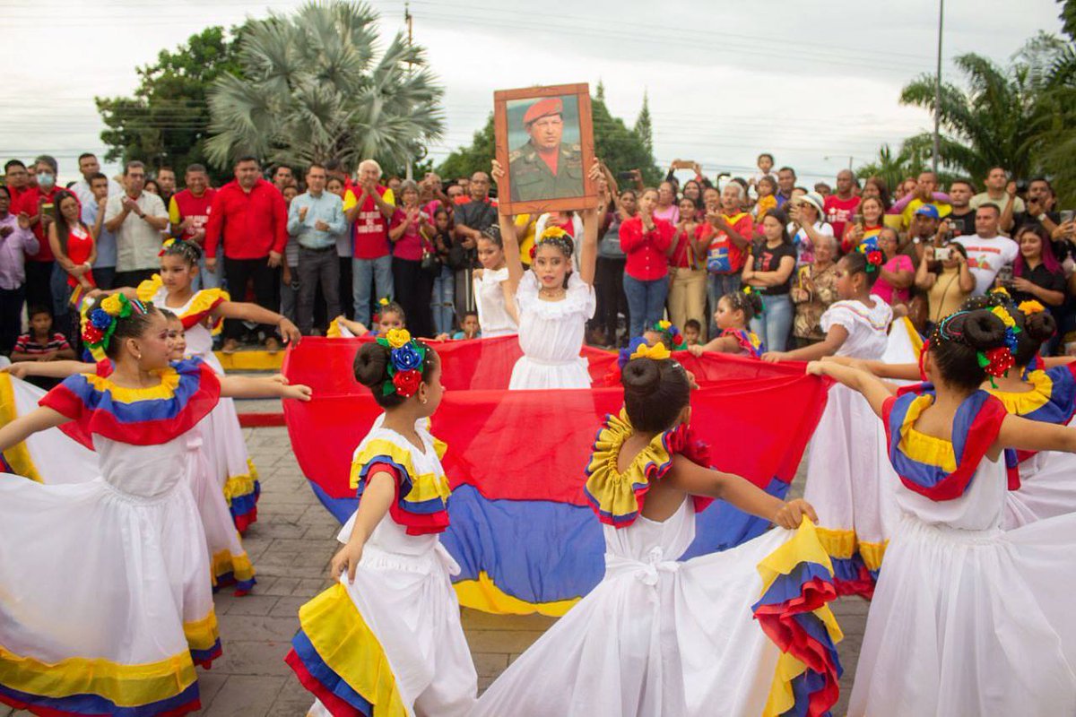 jaarreaza's tweet photo. ¡Qué privilegio celebrar la vida del Comandante Chávez en su Sabaneta del alma! https://t.co/PpbZMuBwUj