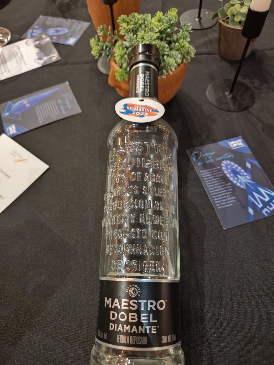 HumbertoZS's tweet photo. ¡No hay cuervo que no sea negro ni tequila que no sea cuervo ! #josecuervo #maestrodobel #wmf #reimaginemeetings #reimaginesanluiscapital https://t.co/4Zi5VFnZ8Y