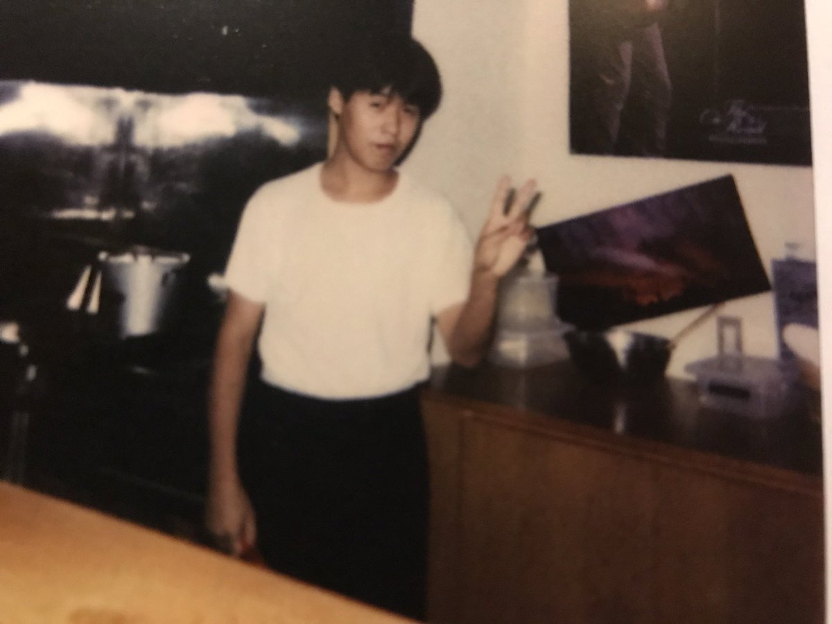 17歳で、浜田省吾さんの音楽に出会い、10年後1994/7/29
STREET BAR J.BOYが、一宮市大赤見で開店しました。
マスター当時27歳
お陰様で、本日29周年を迎える事が出来ました。現在の写真は見苦しくてup出来ませんwまだまだ元気に頑張って行きますので、応援よろしくお願い致します。
長崎和弘