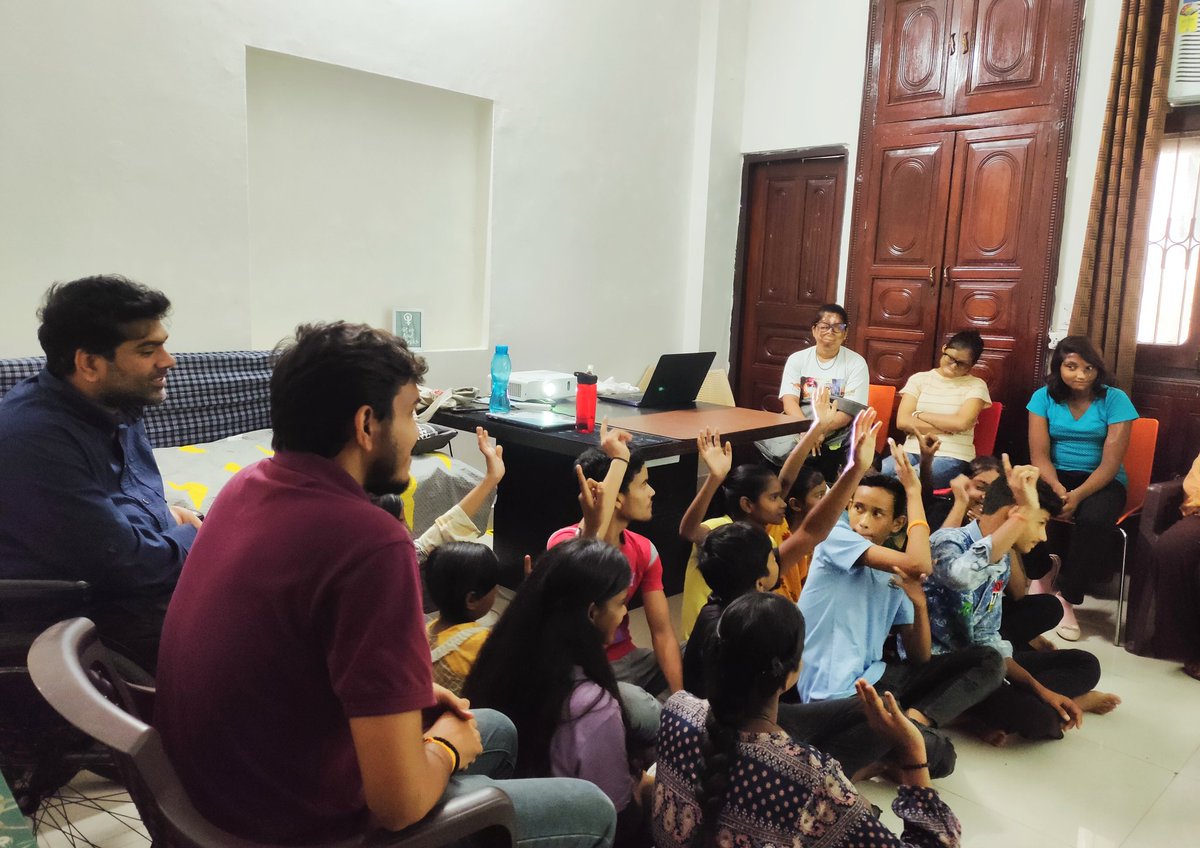 An enriching AV learning workshop led by the inspiring Mr. @ajeetsingh2110 (COO, @SAAWorks). The workshop focused on nurturing kids' dreams and adopt inspiration from the exemplary life of great personalities through the use of AV learning tools.