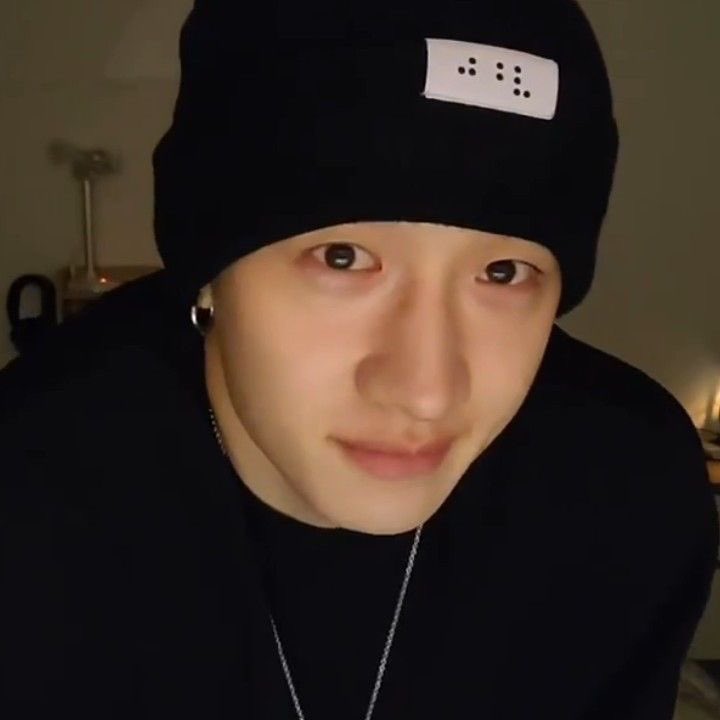kitschanie's tweet photo. stop looking at me like that channie... i might fall in love with u 😔 https://t.co/Qags8071i4