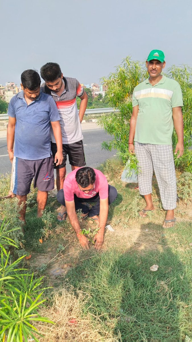 sajeshsudhanshu's tweet photo. पौधारोपण वन महोत्सव 2023

We continue to plant trees at patna.
Date - 28 &amp; 29 July 2023
Trees planted - 120
Location - Marien drive Patna
Week 41 

Total trees planted till date since 2018 1055.
@plantforpatna 
@BSPCBOfficial @TejYadav14 @BandanaPreyashi #BiharVanMahoutsav2023 https://t.co/HE8iKavO6q