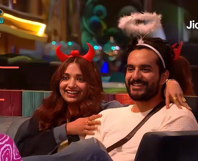 vinay_karad's tweet photo. Which relation is most genuine?

❤️-#Abhisha 
🔄-#Abhiya
#ElvishYadav #Elvish #abhisha #elvisha #ManishaRani  #fukrainsaan #AbhishekMalhaan  #TriggeredInsaan  #ashkabhatia #BiggBossOTT2  #BiggBossOTT  #bbott2 #tejran #jiya https://t.co/Xs7gobGqHh
