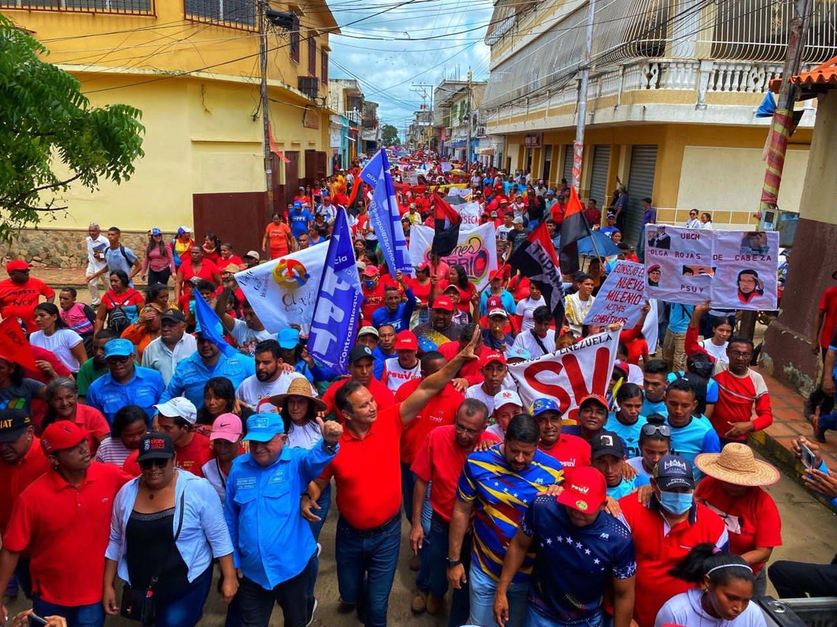 eltubazodigital's tweet photo. #Guárico / El Partido Socialista Unido de Venezuela (Psuv) nuevamente salió a la calle, esta vez marchó por algunas calles de Zaraza hasta concentrarse en acto final.
https://t.co/mTk4crQ6zZ https://t.co/SCoRRg8AAW