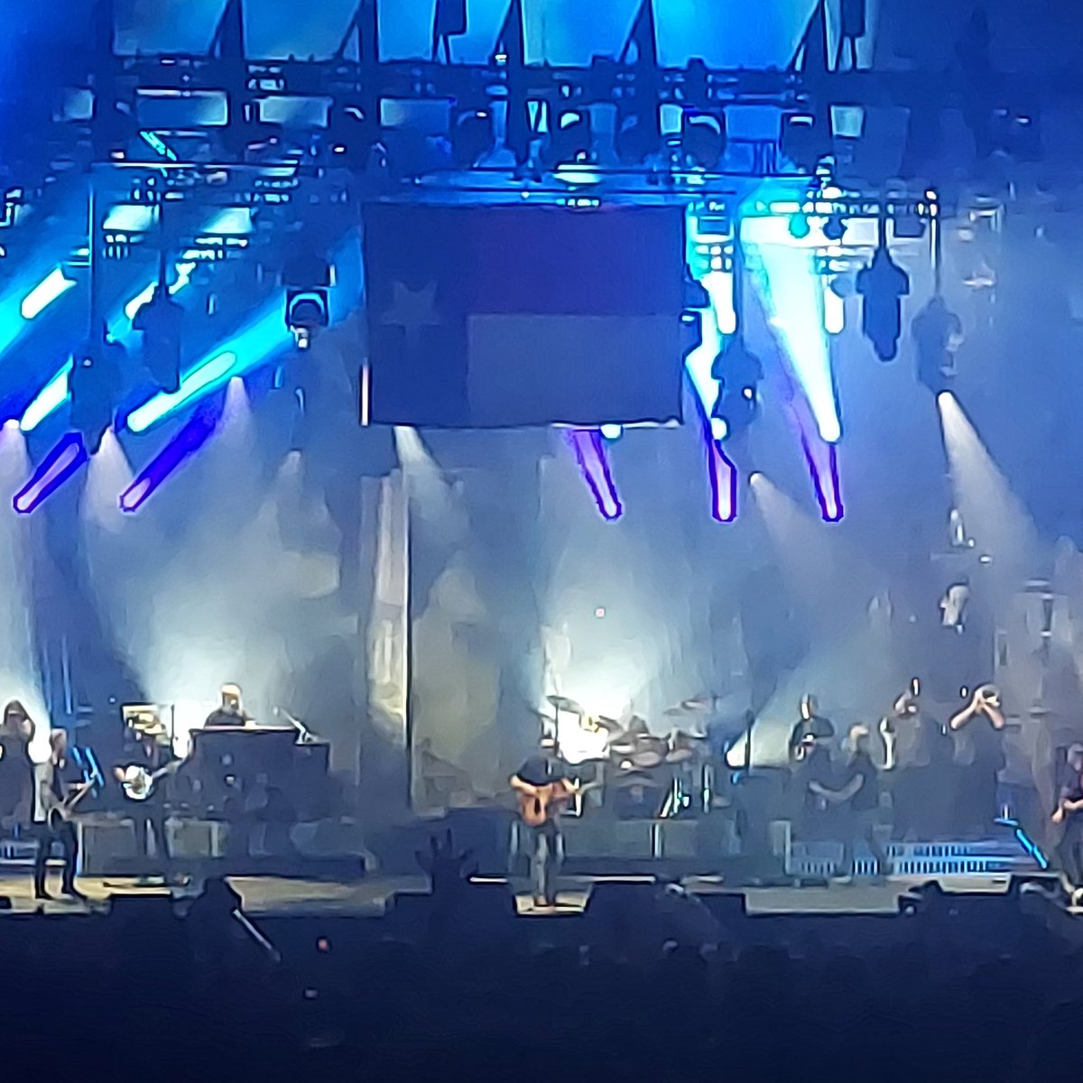 shelleycellar's tweet photo. Eric Church is rockin it in Texas but they need to know how to respect the flag. #fixtheflag @ericchurch https://t.co/bYq5Zyqup9