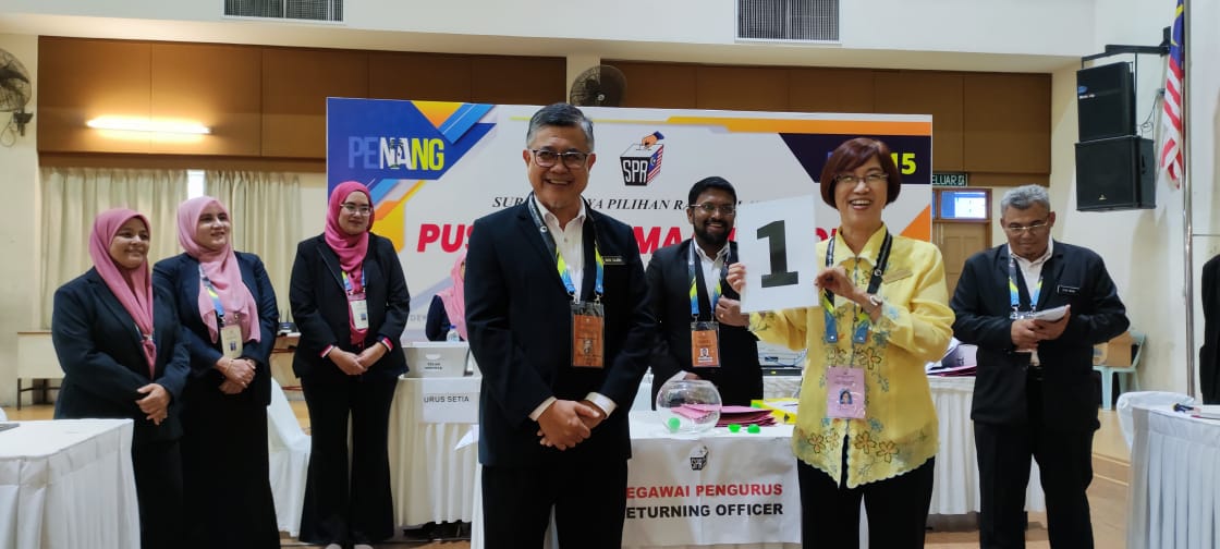 KNLeeMUDA's tweet photo. Penamaan calon N35 Batu Uban di Pulau Pinang telah selesai. Saya bersedia untuk memenuhi keperluan penghuni Batu Uban dan berkhidmat untuk semua rakyat Pulau Pinang.

Saya Calon No. 1 di DUN N35 Batu Uban https://t.co/pQFdUPlIJj