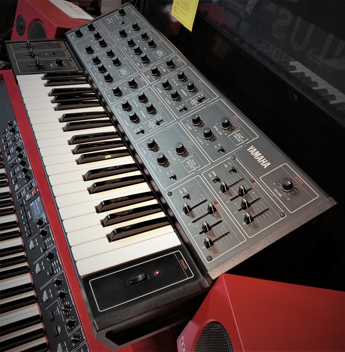 1484shibuya's tweet photo. 意外とレア！？1978年に発売されたヤマハのアナログモノフォニックシンセサイザー「CS-15」がイシバシ楽器渋谷店に展示中♪VCO・VCF・VCAを2系統装備し、操作性・視認性の高いパネルで音作りがしやすいのも魅力！是非試奏しにきてください！　https://t.co/6GFEvmlG0H　#yamaha #CS15 #synthesizer https://t.co/ZHSoCZSOX0
